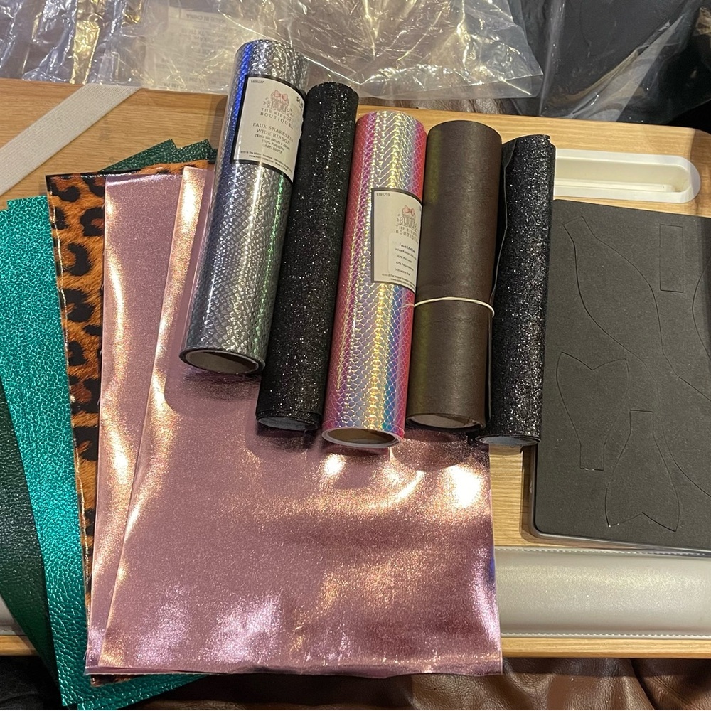 SIZZIX STAMPIN’ UP! GIFT BOW BIGZ L DIE W/ FAUX LEATHER SHEETS